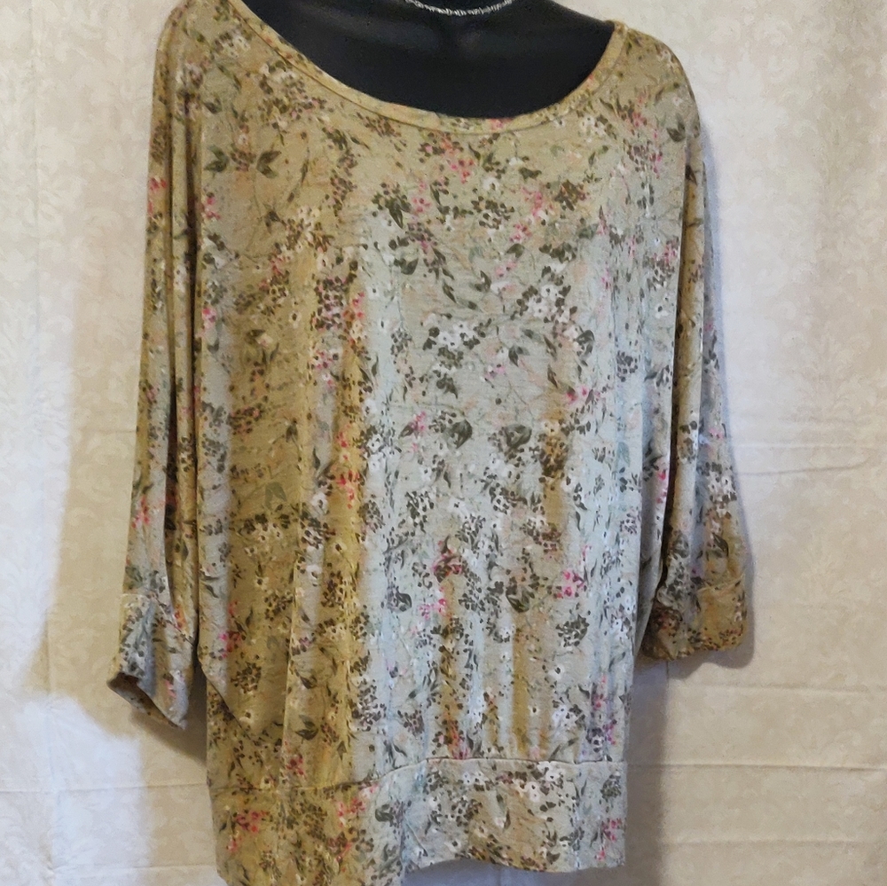🗺️ Mudd Bat Wing Floral Loose Scoop Neck Pullover